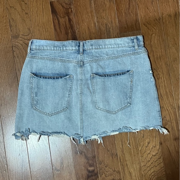 Express Light Wash Distressed Denim Mini Skirt - Straight Mini Mid-rise Size 12 - Picture 3 of 5